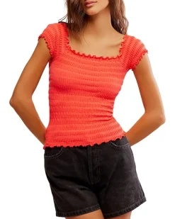 Pucker Up Seamless Tee