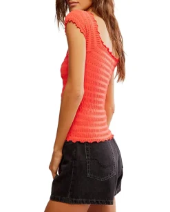 Pucker Up Seamless Tee