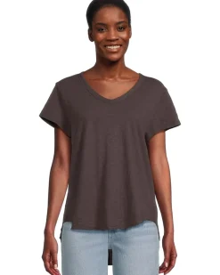 V-neck Short Sleeve Tee With Curved Hem