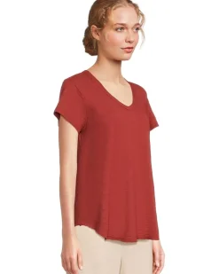 V-neck Short Sleeve Tee With Curved Hem