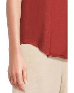 V-neck Short Sleeve Tee With Curved Hem