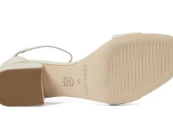 Women's Bernardo Jalena