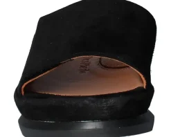 Women's L'Amour Des Pieds Vester